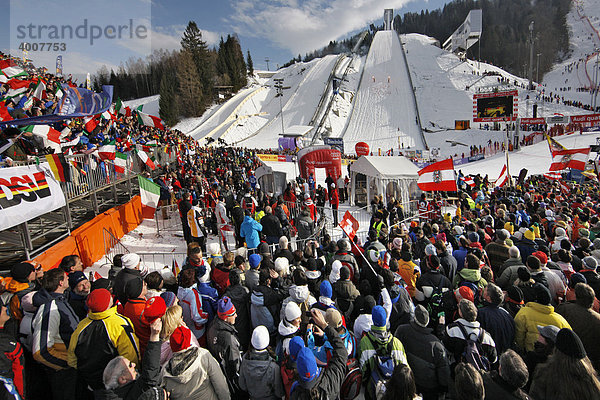 Slalom am Gudiberg  Ski Weltcup  Wintersport  Tribüne  Zuschauer  Garmisch Partenkirchen  Oberbayern  Bayern  Deutschland  Europa