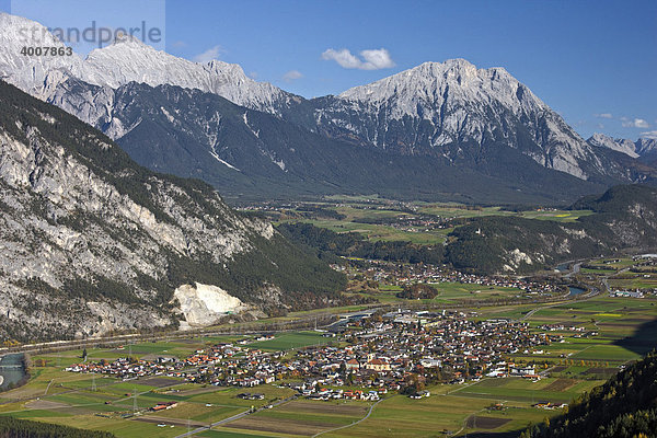 Silz am Inn  hinten Mötz und Mieminger Plateau  Oberinntal  Inntal  Tirol  Österreich  Europa