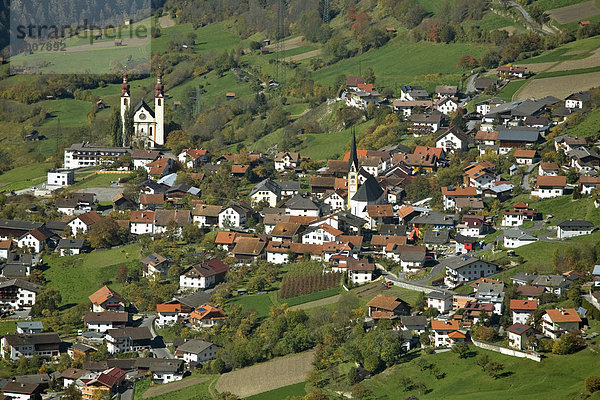 Blick von der Pillerhöhe  Am Gachenblick  Gacher Blick  Fließ  Barbarakirche  Oberinntal  Tirol  Österreich  Europa