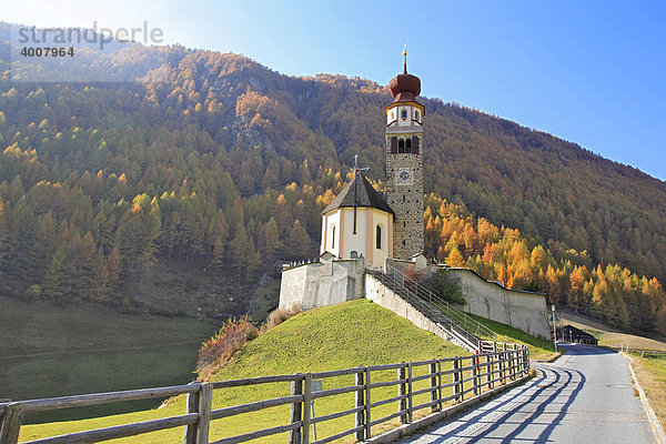 Wallfahrtskirche Unsere Frau in Schnals  Dorf Schnals im Schnalstal  Vinschgau  Südtirol  Italien  Europa