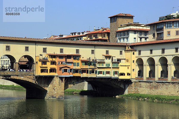 Ponte Vecchio über den Arno  Florenz  Firenze  Toskana  Italien