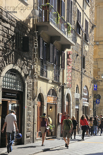 Straße in der Altstadt von Firenze  Florenz  Toskana  Italien  Europa
