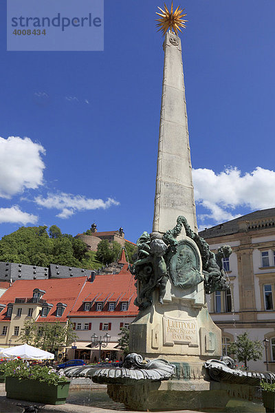Luitpoldbrunnen am Marktplatz von Kulmbach  Oberfranken  Bayern  Deutschland  Europa