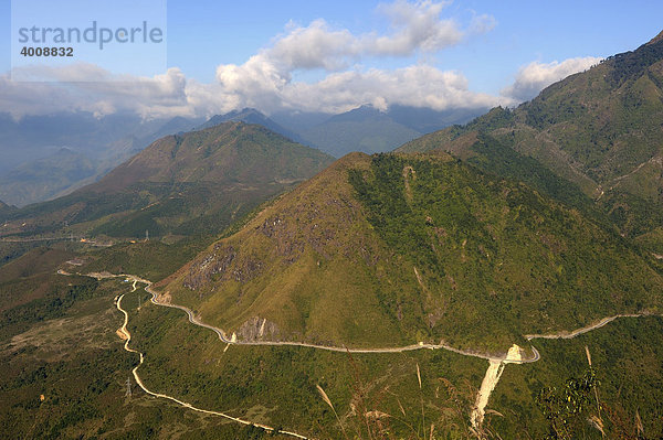 Bergwelt Vietnams mit Passstraße  Sapa  Hanoi  Nordvietnam  Südostasien