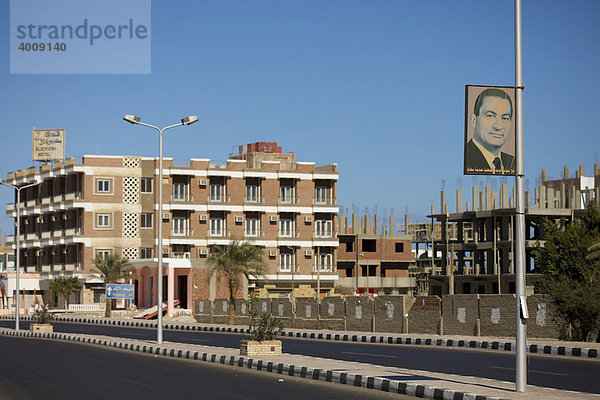Hosni Mubarak Propaganda an Straße in Safaga  Ägypten  Afrika