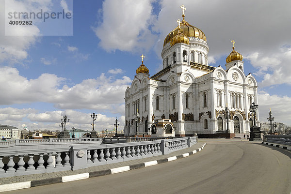Straße zur Christ-Erlöser-Kathedrale  Moskau  Russland