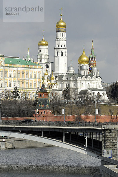 Steinbrücke über die Moskwa  Moskau  Russland