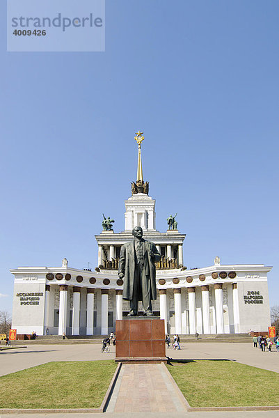 Leninstatue vor dem Allrussischen Ausstellungszentrum  Hauptpavillon  Moskau  Russland