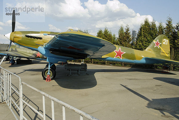 Der sowjetische IL-2 Angriffsflieger  Ausstellungsstück des Moskauer Waffenmuseums auf dem Hügel von Poklonnaja  Moskau  Russland