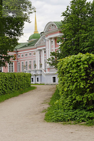 Rückansicht des Großen Palastes auf dem Kuskowo-Anwesen  Moskau  Russland