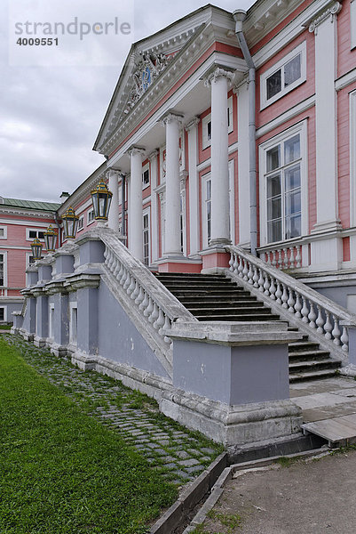 Rückansicht des Großen Palastes auf dem Kuskowo-Anwesen  Moskau  Russland