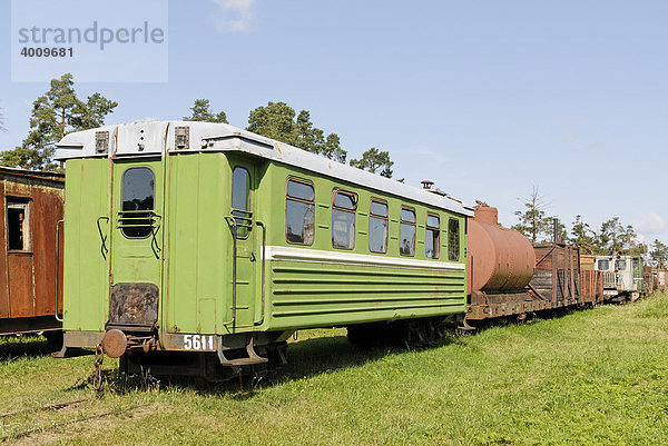 Alte Eisenbahn-Waggons  Schmalspur-Eisenbahn-Museum in Pereslavl-Zalessky  Russland