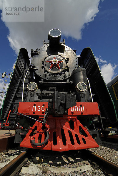Vorderansicht der sowjetischen Dampflok P36-0001  gebaut im Jahr 1950