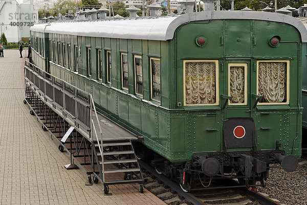 Ein Regierungs-Waggon für sowjetische Parteispitzen  Ausstellungsstück  Eisenbahn-Museum Moskau  Moskau  Russland