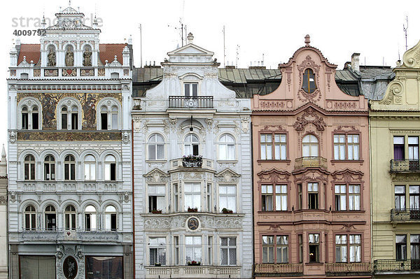 Fassaden der Häuser im Renaissance-Stil am Platz der Republik in Pilsen  Plzen  Böhmen  Tschechien  Europa Hausfassaden