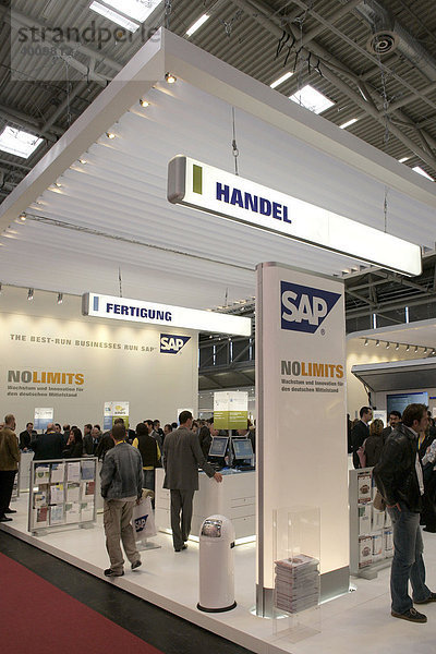 Messestand des Softwareunternehmens SAP auf der Computer und IT Messe Systems in München  Bayern  Deutschland  Europa