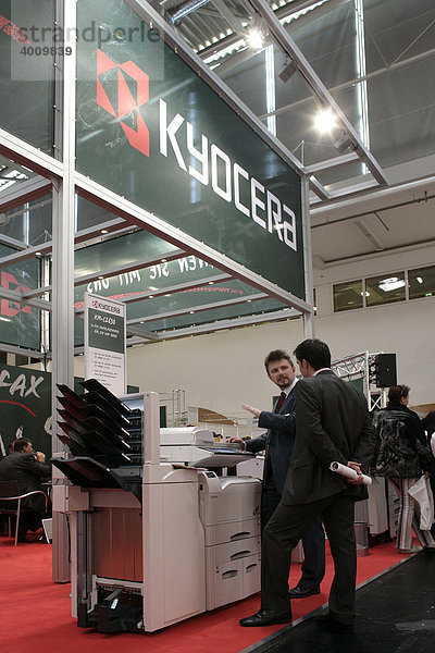 Messestand des Kopier- und Druckerherstellers Kyocera auf der Computer und IT Messe Systems in München  Bayern  Deutschland  Europa