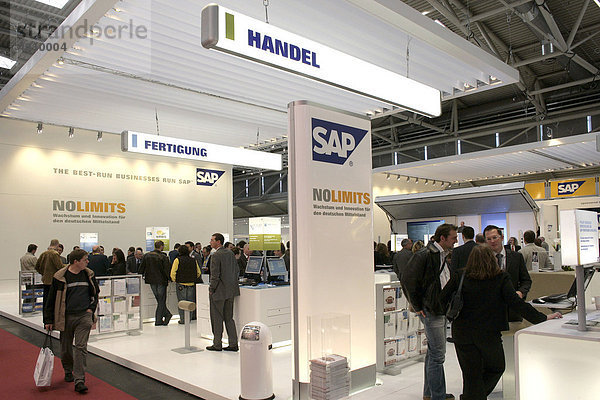 Messestand des Softwareunternehmens SAP auf der Computer und IT Messe Systems in München  Bayern  Deutschland  Europa