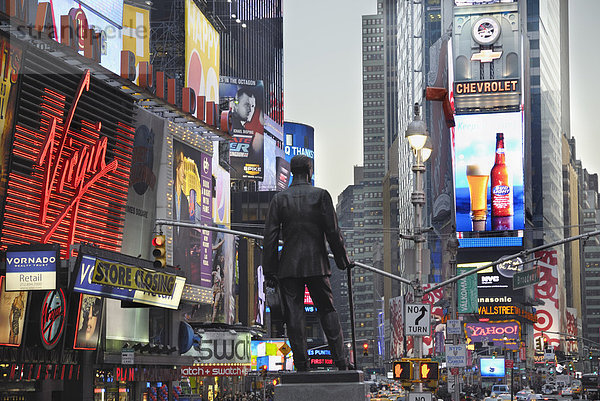 Leuchtreklame Tafeln am Time Square  New York  USA