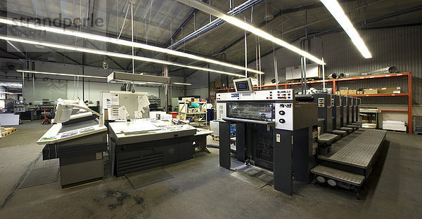 6-Farben Druckmaschine mit Lackwerk in einer Druckerei  Industrie  Druckhandwerk