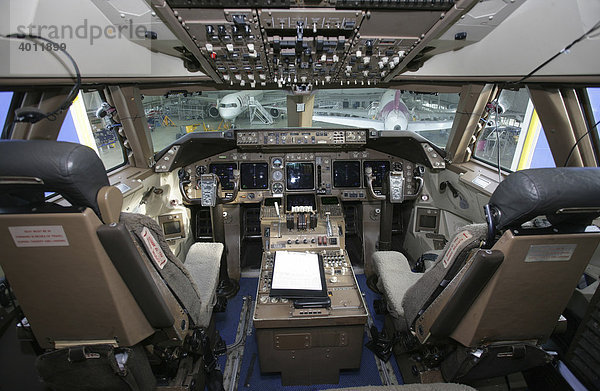 Cockpit einer Boeing 747