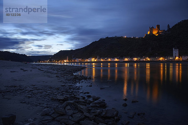 Abendstimmung am Rhein bei St Goarshausen mit Burg Katz  St Goar  Rheinland-Pfalz  Deutschland  Europa