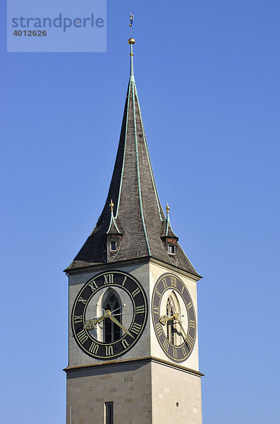 Das Zifferblatt der St. Peterskirche  mit 8  70m Durchmesser das größte Zifferblatt Europas  Zürich  Schweiz  Europa