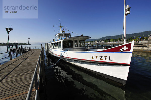 Bootsanlegestelle im Hafen von Zürich am Zürichsee  Zürich  Schweiz  Europa