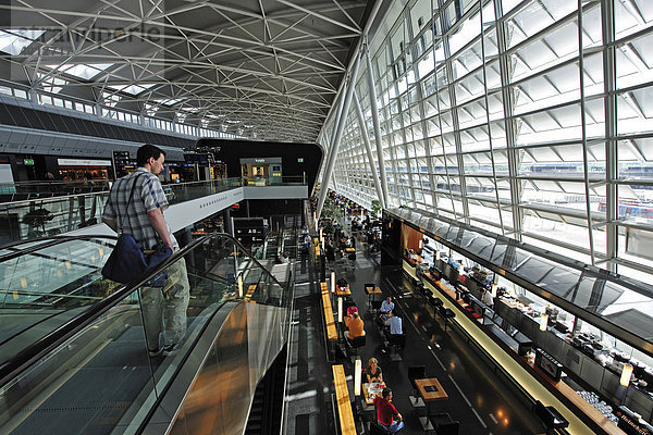 Abflughalle Flughafen Zürich  Schweiz  Europa