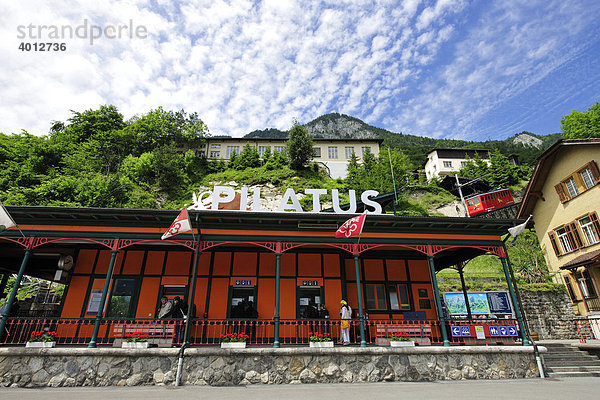 Talstation der Zahnradbahn auf den Ausflugsberg Pilatus in Alpnachstad bei Luzern  Schweiz  Europa