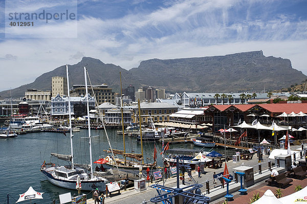 Victoria & Alfred Waterfront und Tafelberg  Kapstadt  Südafrika  Afrika
