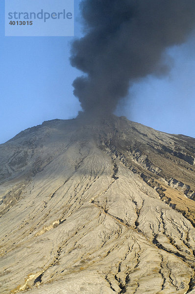 Ausbruch des Vulkans Ol Doinyo Lengai 2007 im Norden von Tansania  Afrika