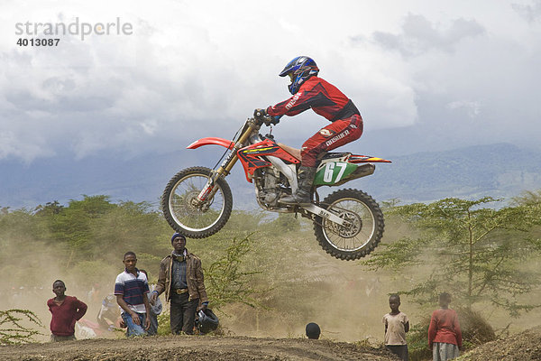 Fahrer während der 2. tansanischen Motocross Meisterschaften 2007 in Arusha  Tansania  Afrika