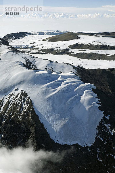 Luftbild Kilimanjaro  5895m  Rebmann Gletscher im Vordergrund  Gipfelgrad oben links  Kraterboden  Tansania  Afrika