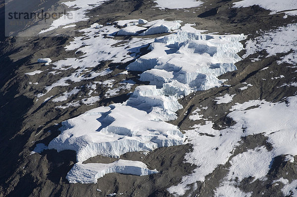 Luftbild Kilimanjaro  5895m  stufenartige Gletscher bilden das Eastern Icefield  Tansania  Afrika