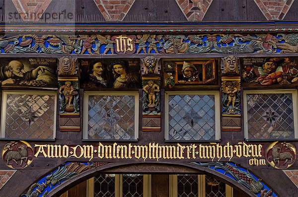 Detail der Fassade des Knochenhaueramtshauses am Marktplatz  Hildesheim  Niedersachsen  Deutschland  Europa