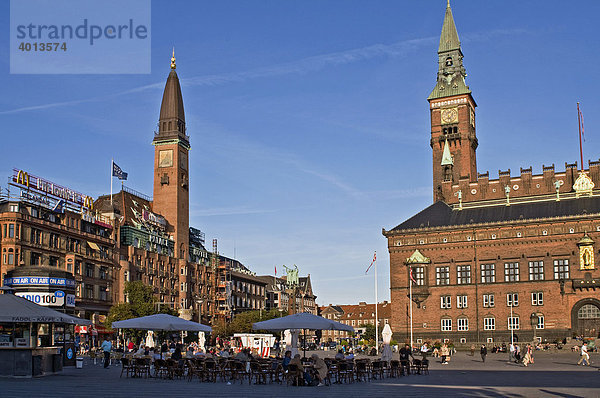 Rathausplatz mit Rathaus und Palace Hotel  Kopenhagen  Dänemark  Skandinavien  Europa
