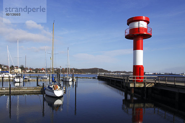 Moderner Leuchtturm im Hafen  Ostseebad Eckernförde  Kreis Rendsburg-Eckernförde  Ostseeküste  Schleswig-Holstein  Deutschland  Europa