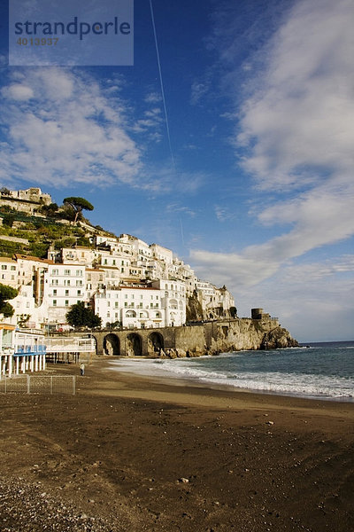 Strand von Amalfi  Costiera Amalfitana  Amalfiküste  UNESCO Weltkulturerbe  Kampanien  Italien  Europa