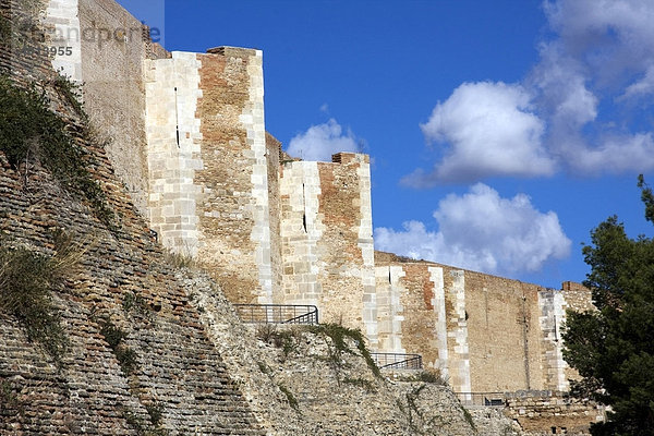 Burg Lucera aus dem 13ten Jahrhundert  erbaut von Friedrich II  Erweiterungen von Karl I  Lucera  Apulien  Italien  Europa