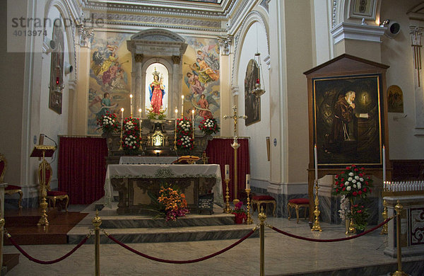 Innenansicht der Kirche Chiesa of Santa Maria degli Angeli von 1688  Pietralcina  Benevento  Kampanien  Italien