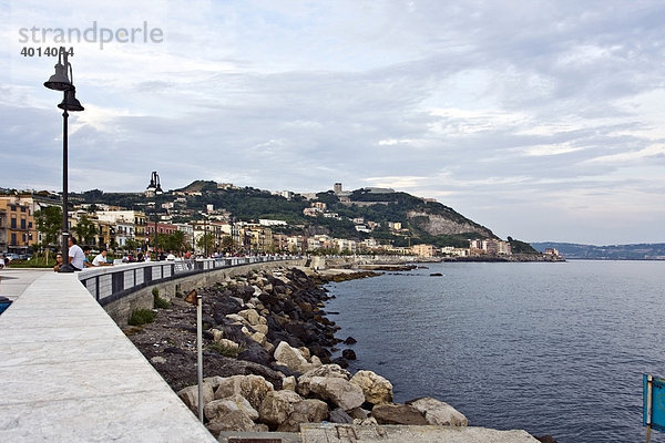 Die neue Strandpromenade  Pozzuoli  Puteoli  Neapel  Kampanien  Italien  Europa