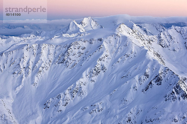 Blaue Stunde über den Ötztaler Alpen  Nordtirol  Österreich  Europa