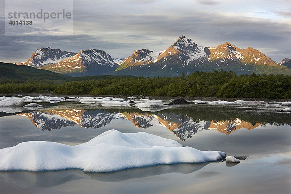 Gletschersee bei Valdez  Alaska  USA  Nordamerika  Amerika