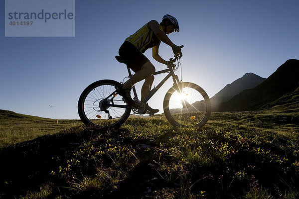 Mountainbiker  Nordtirol  Österreich  Europa