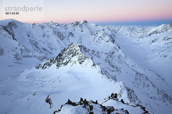 Blaue Stunde  Naturpark Kaunergrad  Ötztaler Alpen  Nordtirol  Österreich  Europa