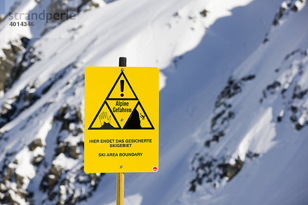 Lawinenwarnschild im Hochgebirge  Nordtirol  Tirol  Österreich  Europa