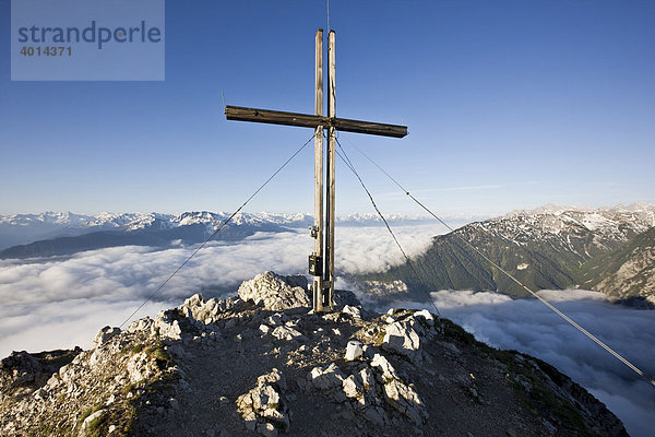 Gipfelkreuz am Ebener Joch  Rofangebirge  Nordtirol  Tirol  Österreich  Europa