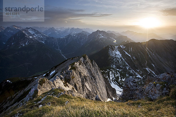 Blick von der Seebergspitze  Karwendelgebirge  Nordtirol  Tirol  Österreich  Europa