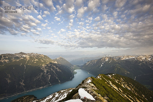 Achensee von der Seebergspitze gesehen  Karwendelgebirge  Nordtirol  Tirol  Österreich  Europa
